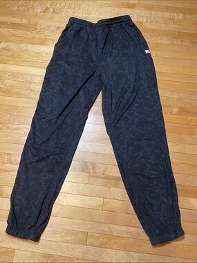 Vuiori Black Camo Textured Jogger Pants Size Small EUC Hidden Drawstring